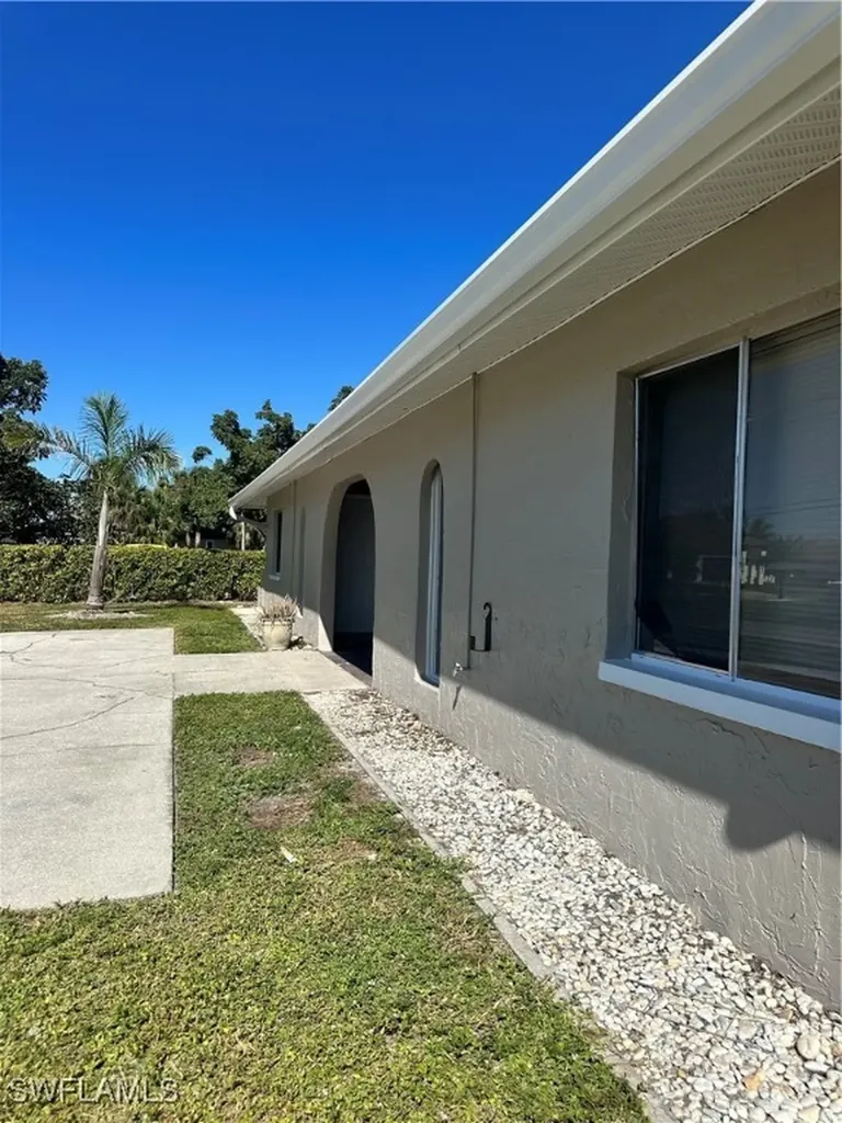 2105 SE 15th Place Cape Coral FL 33990