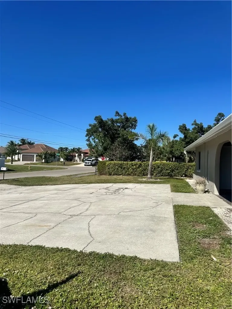 2105 SE 15th Place Cape Coral FL 33990