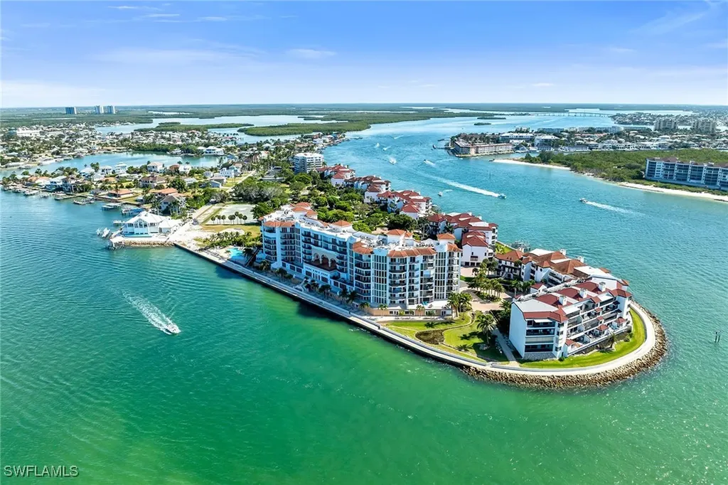 533 La Peninsula Boulevard Naples FL 34113
