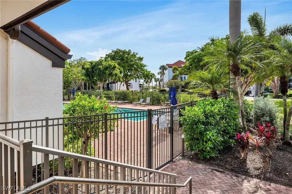 533 La Peninsula Boulevard Naples FL 34113