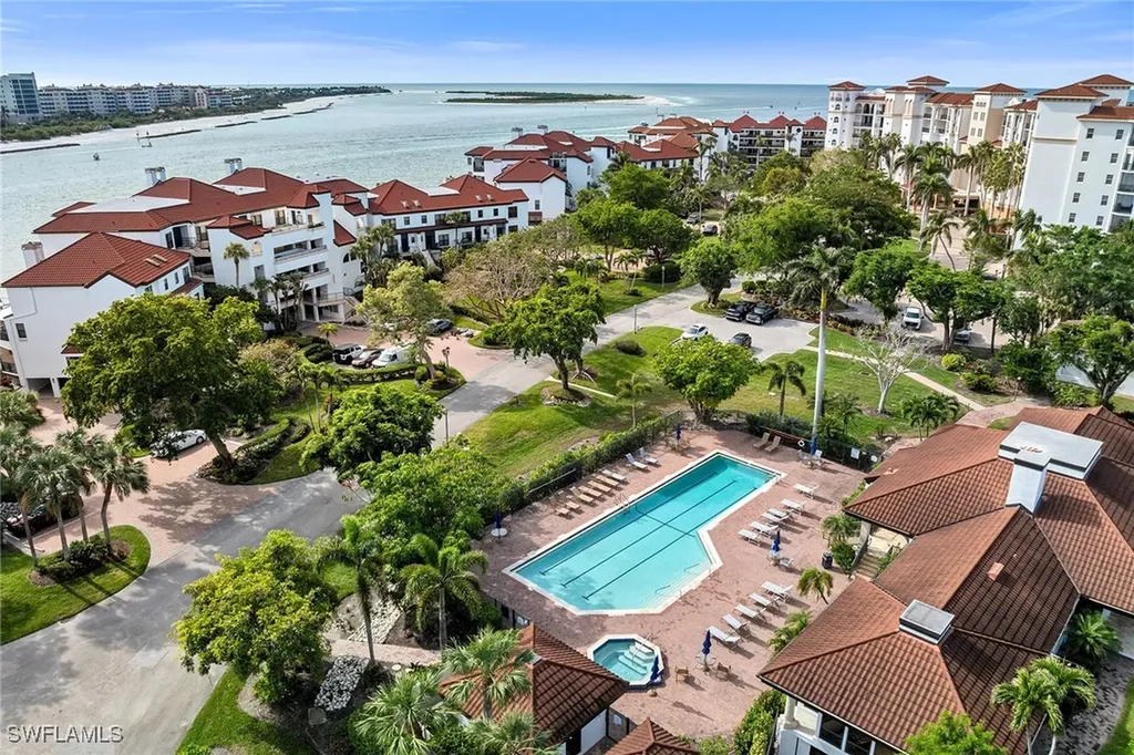 533 La Peninsula Boulevard Naples FL 34113