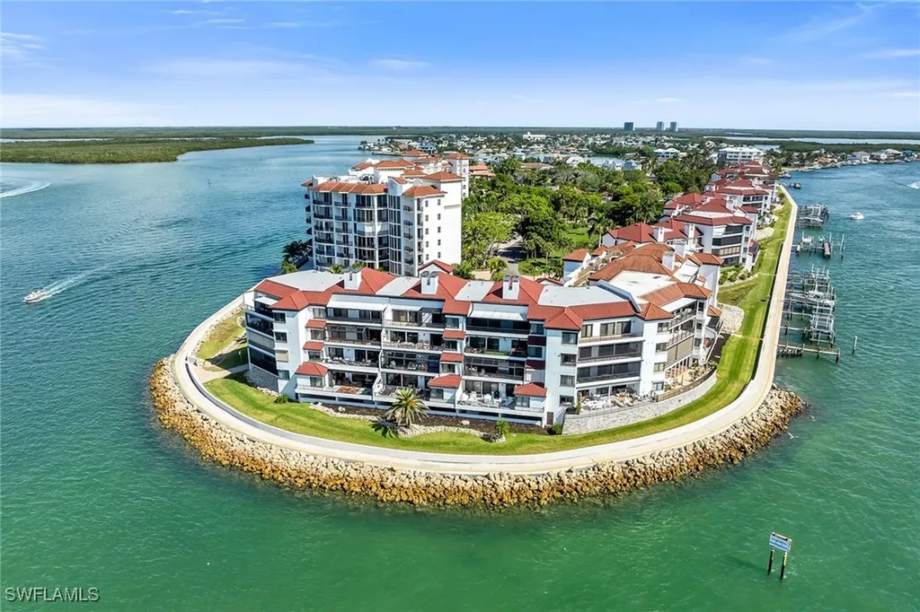 533 La Peninsula Boulevard Naples FL 34113