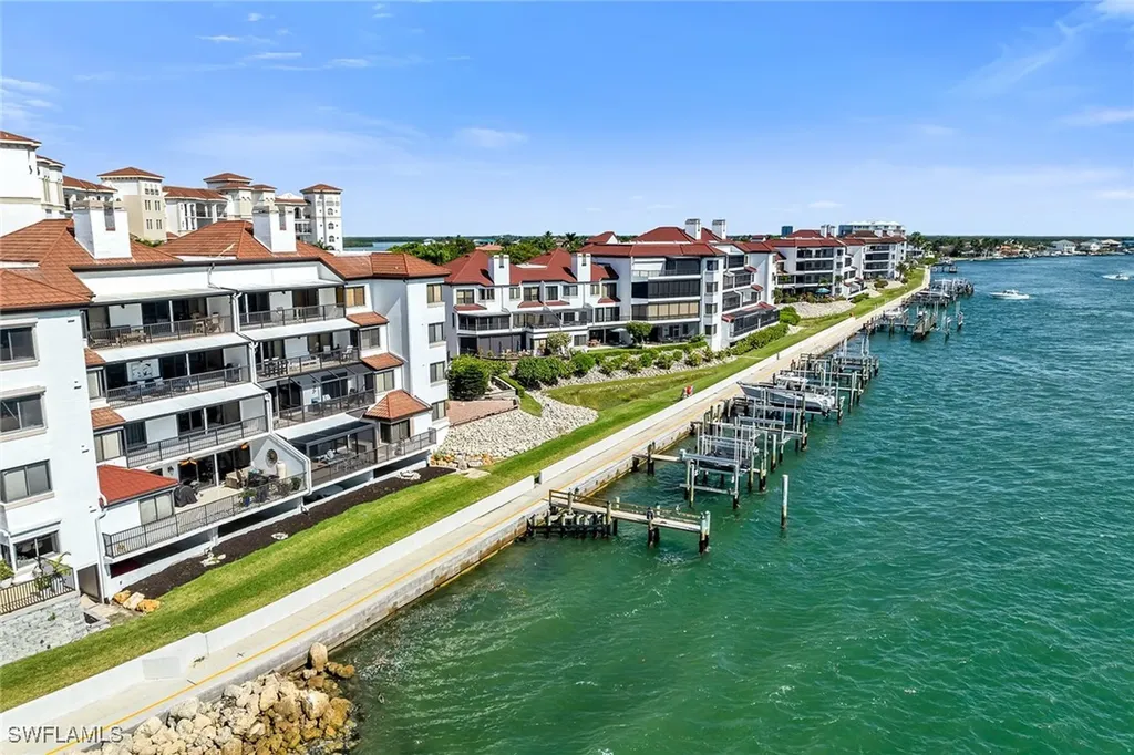 533 La Peninsula Boulevard Naples FL 34113
