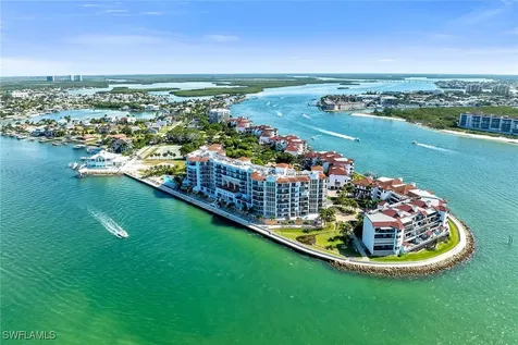 533 La Peninsula Boulevard Naples FL 34113
