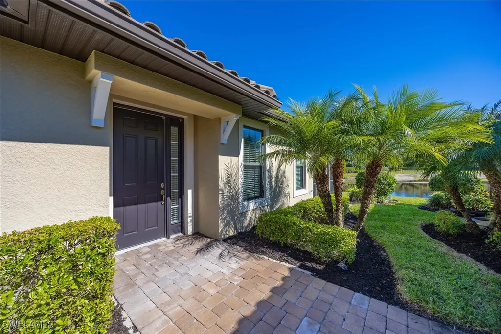 8110 Calle Canovas Street Naples FL 34114