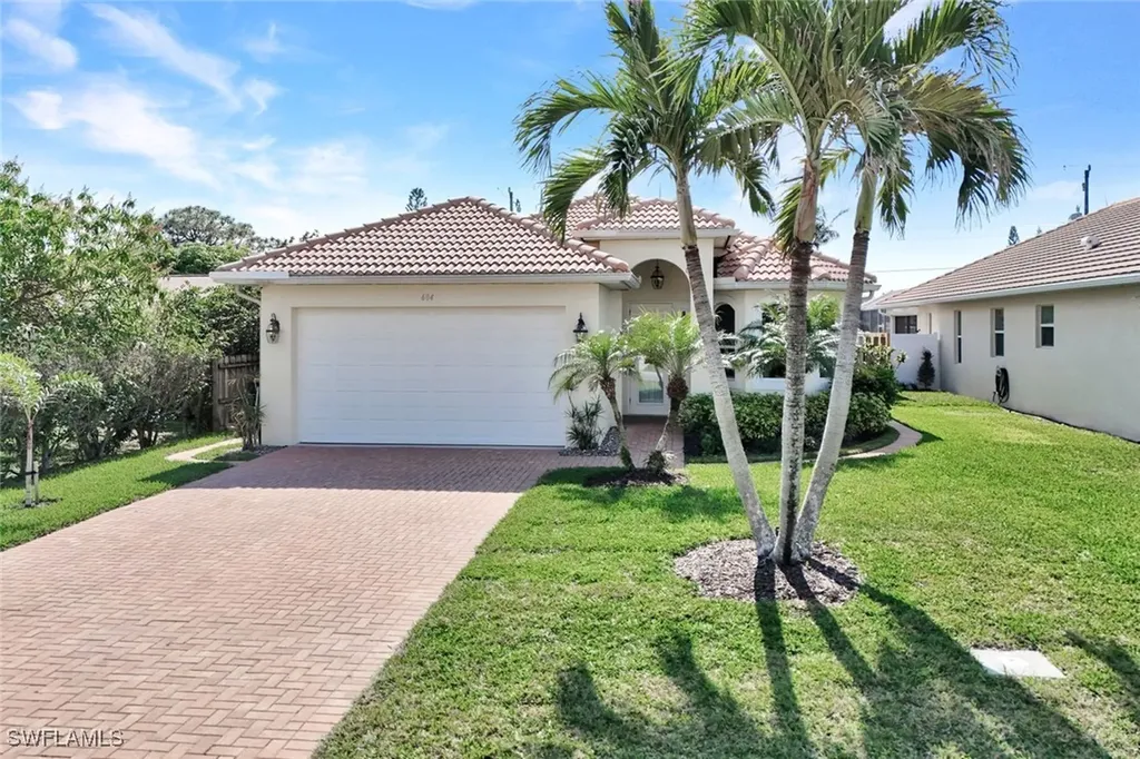 684 98th Avenue N Naples FL 34108