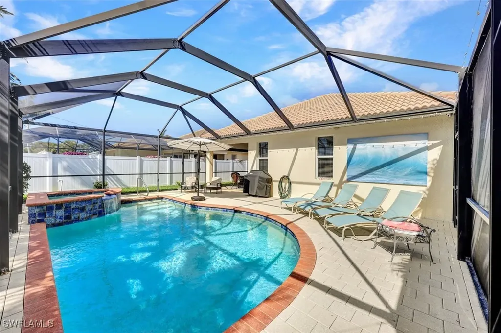 684 98th Avenue N Naples FL 34108