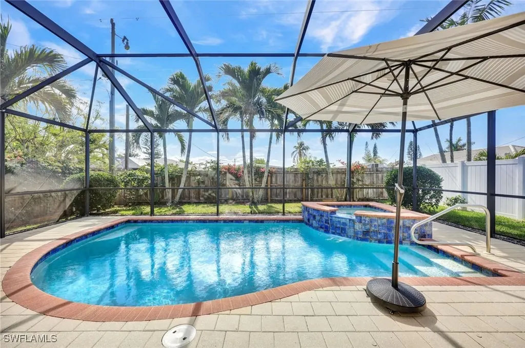 684 98th Avenue N Naples FL 34108