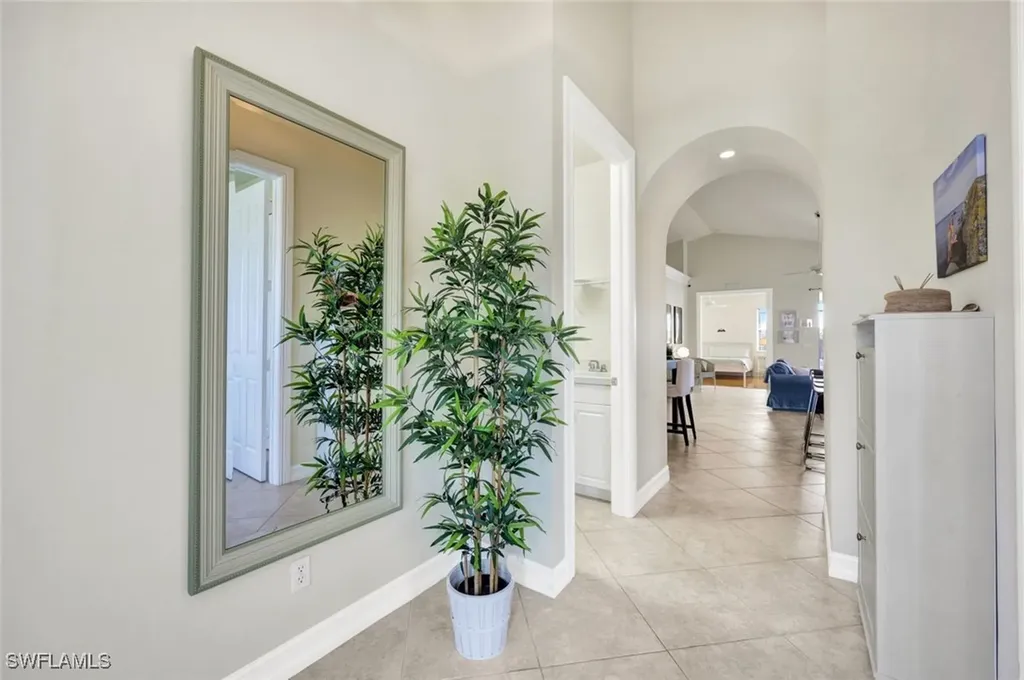 684 98th Avenue N Naples FL 34108