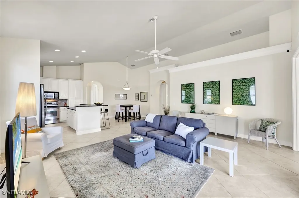 684 98th Avenue N Naples FL 34108