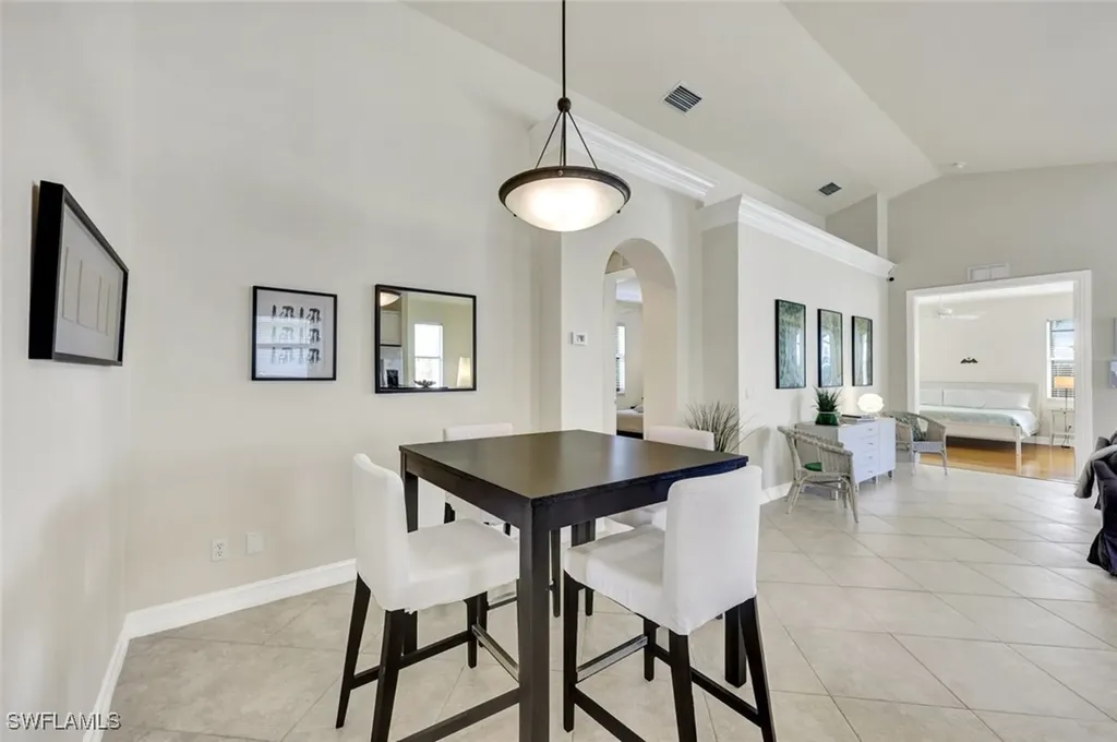684 98th Avenue N Naples FL 34108