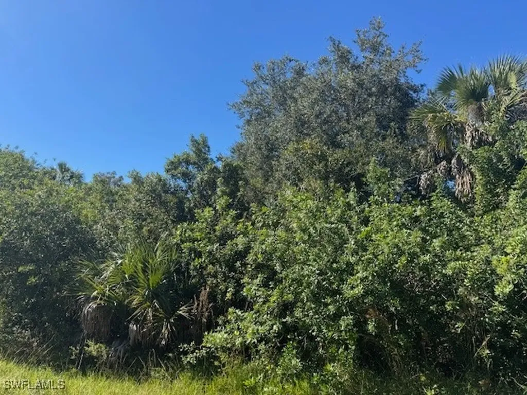 3RD Street NW Naples FL 34120