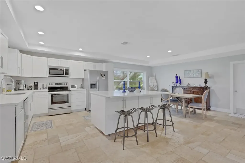 687 Cypress Way E Naples FL 34110