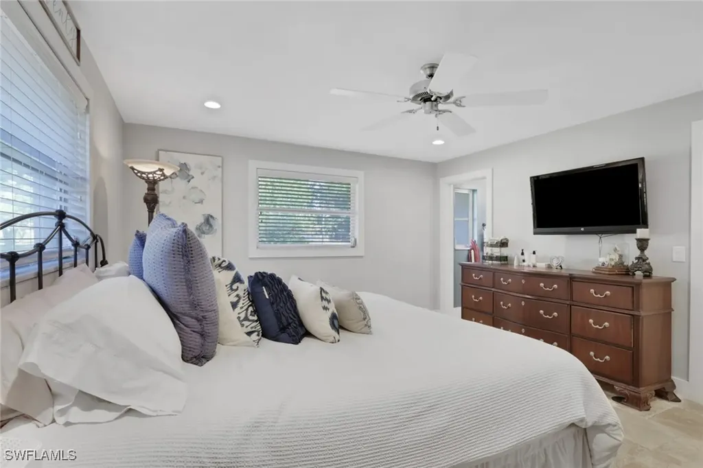 687 Cypress Way E Naples FL 34110
