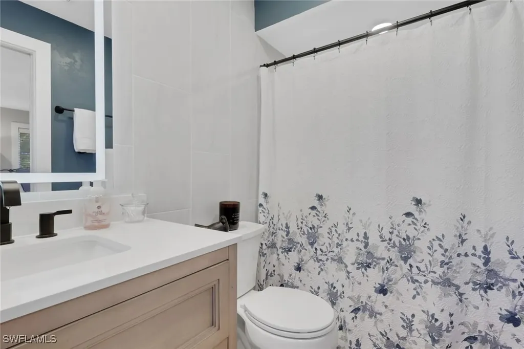 687 Cypress Way E Naples FL 34110