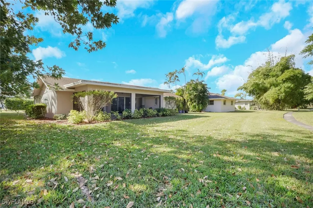 687 Cypress Way E Naples FL 34110
