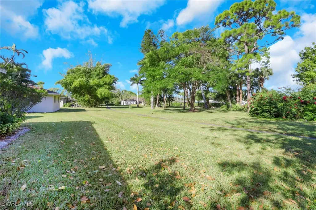 687 Cypress Way E Naples FL 34110
