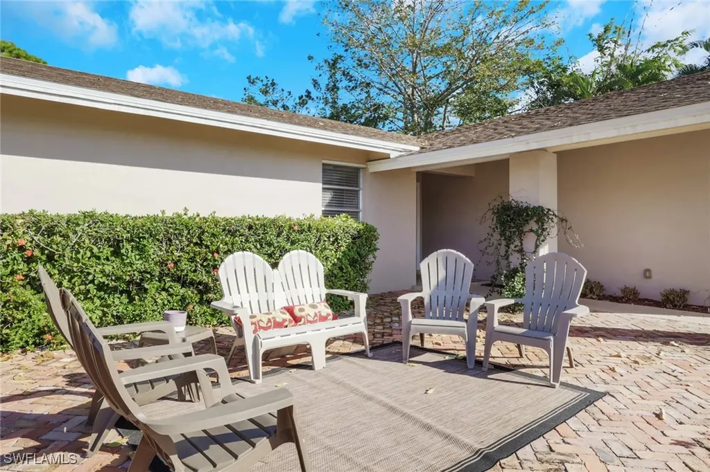 687 Cypress Way E Naples FL 34110