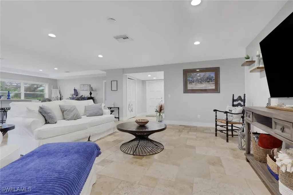 687 Cypress Way E Naples FL 34110