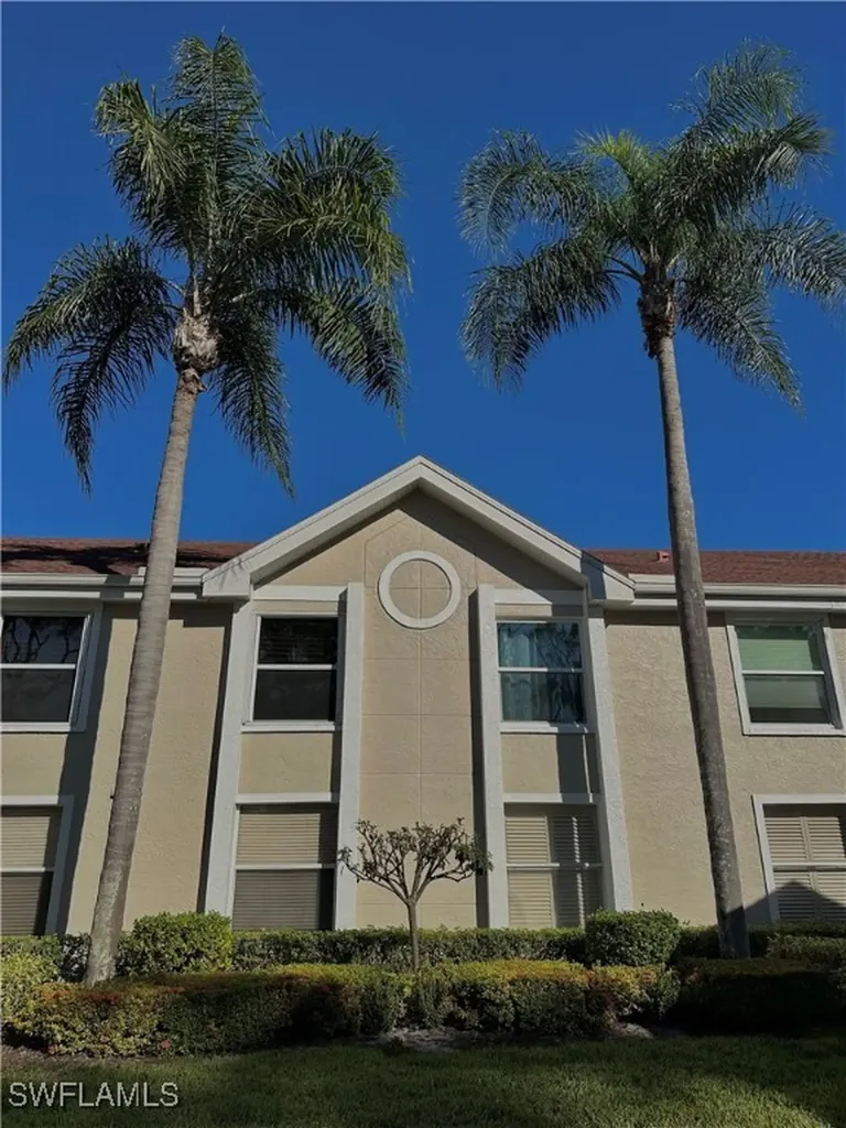 9828 Luna Circle Naples FL 34109