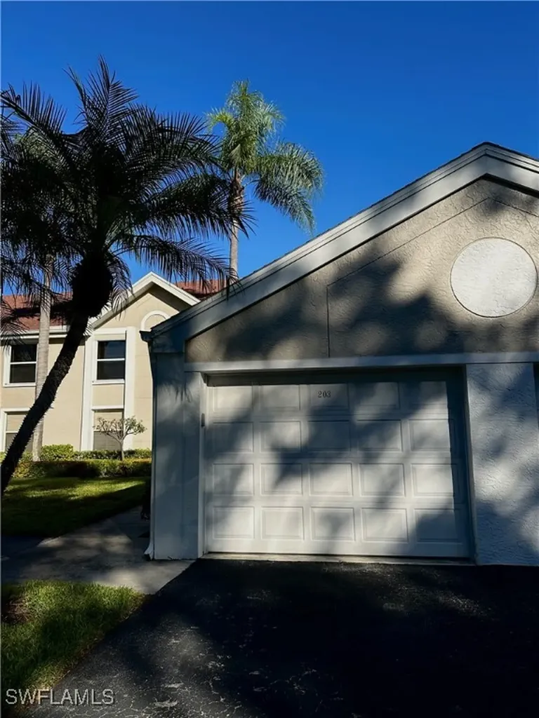 9828 Luna Circle Naples FL 34109