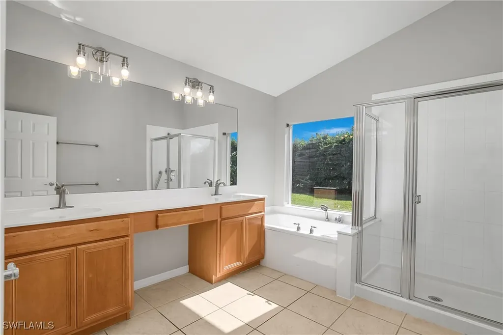 2022 Fairmont Lane Naples FL 34120