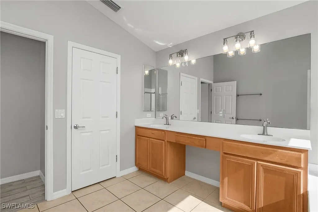 2022 Fairmont Lane Naples FL 34120