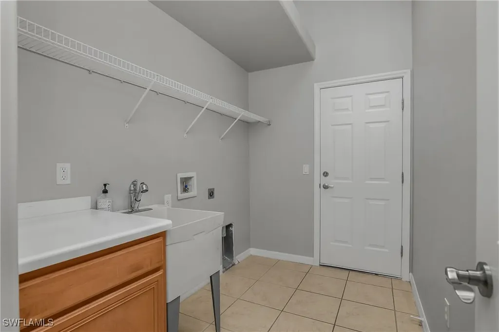 2022 Fairmont Lane Naples FL 34120