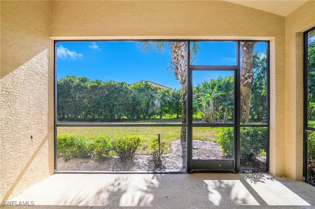 2022 Fairmont Lane Naples FL 34120