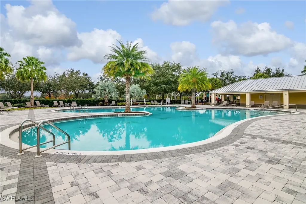 2022 Fairmont Lane Naples FL 34120