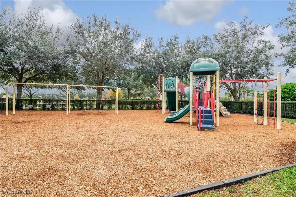 2022 Fairmont Lane Naples FL 34120