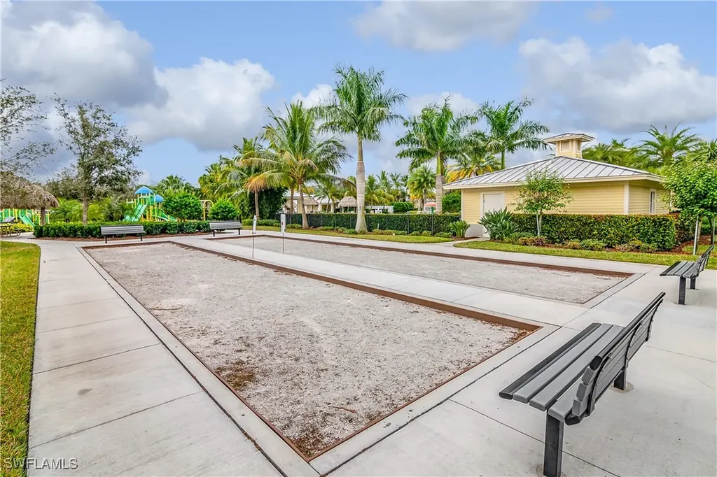 2022 Fairmont Lane Naples FL 34120