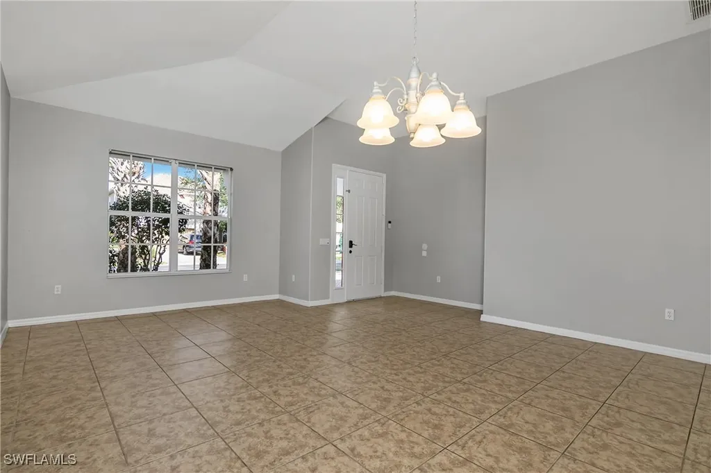 2022 Fairmont Lane Naples FL 34120