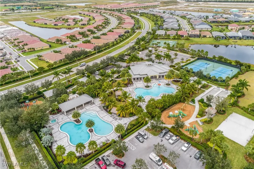 2022 Fairmont Lane Naples FL 34120