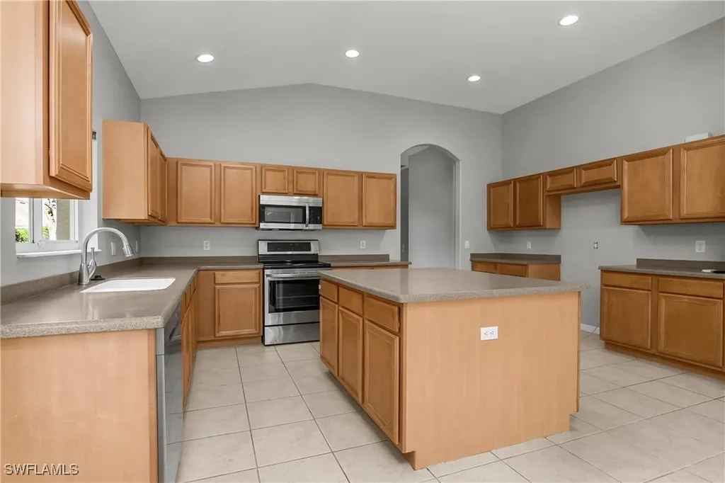 2022 Fairmont Lane Naples FL 34120