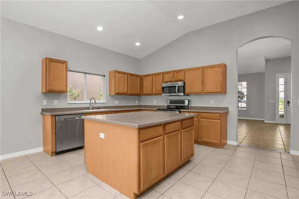 2022 Fairmont Lane Naples FL 34120