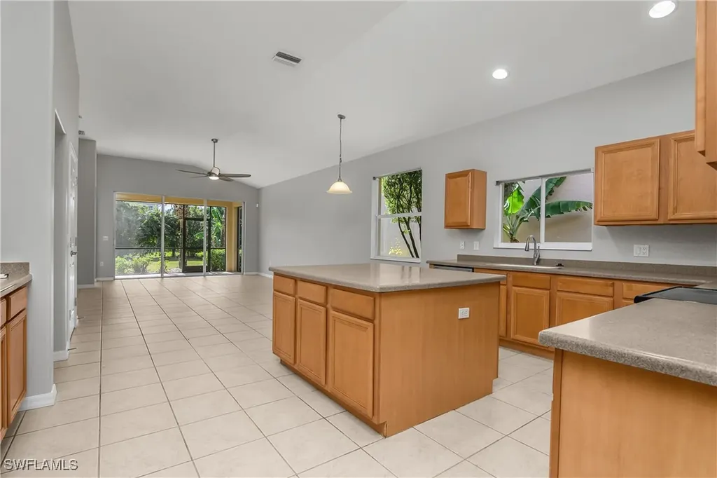 2022 Fairmont Lane Naples FL 34120