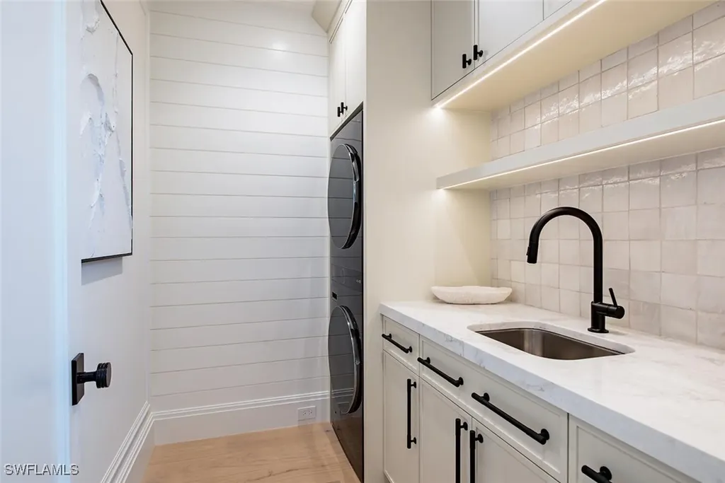 1731 Gordon Drive Naples FL 34102