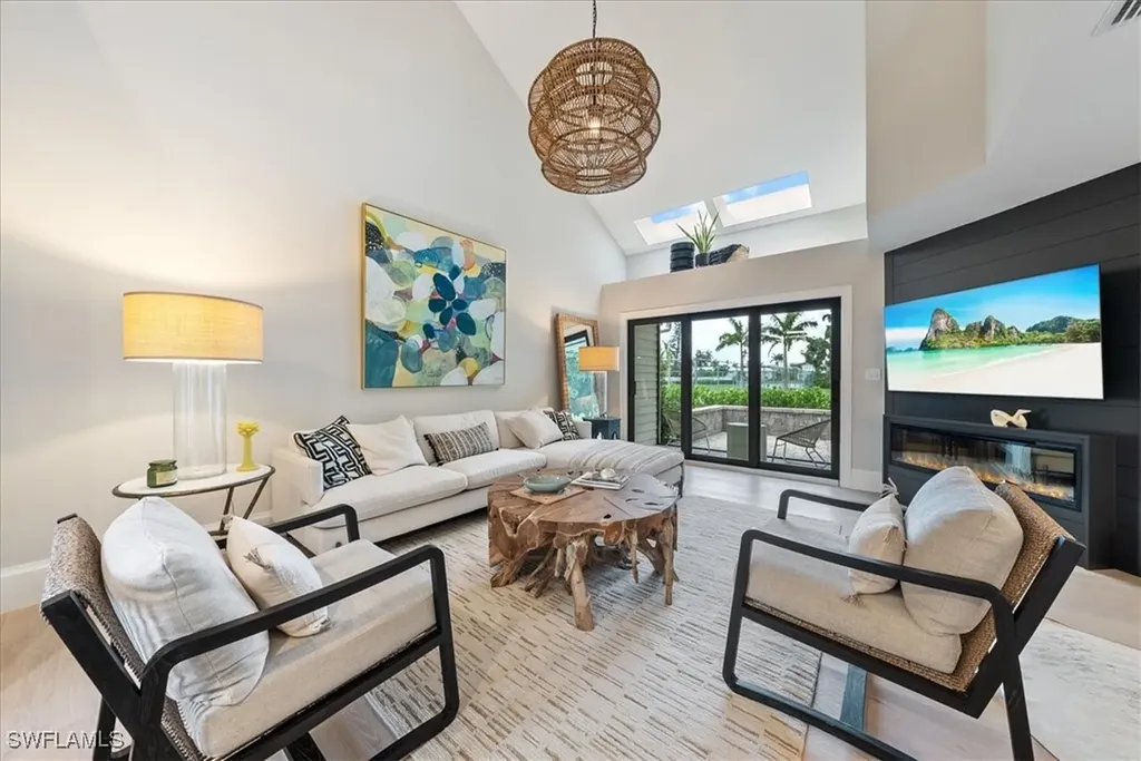 569 Park Shore Drive Naples FL 34103