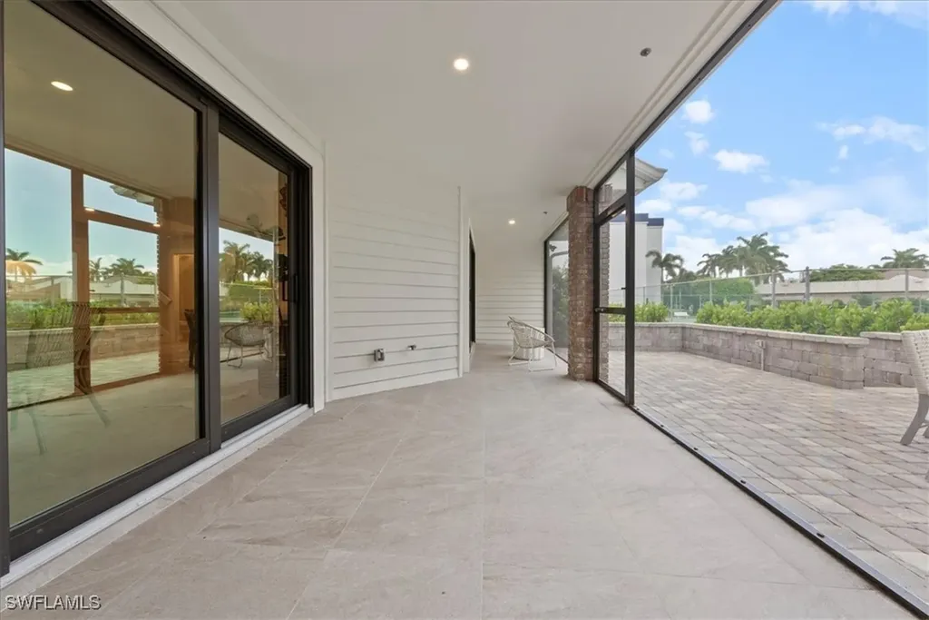569 Park Shore Drive Naples FL 34103