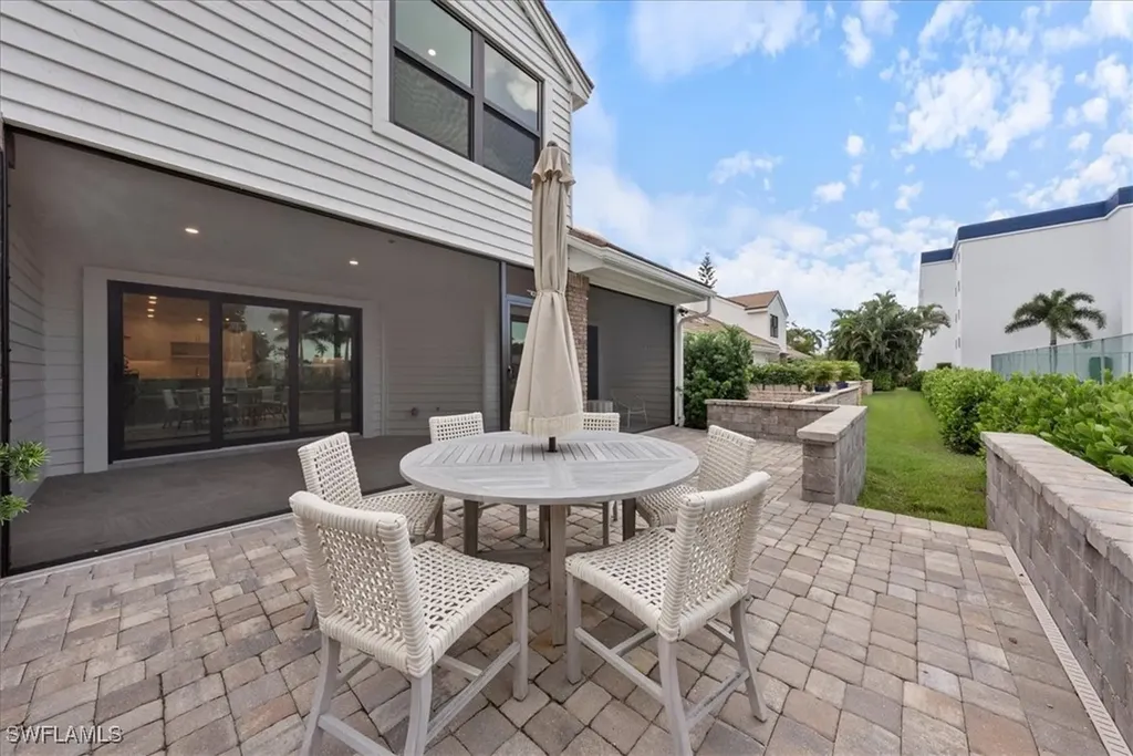 569 Park Shore Drive Naples FL 34103
