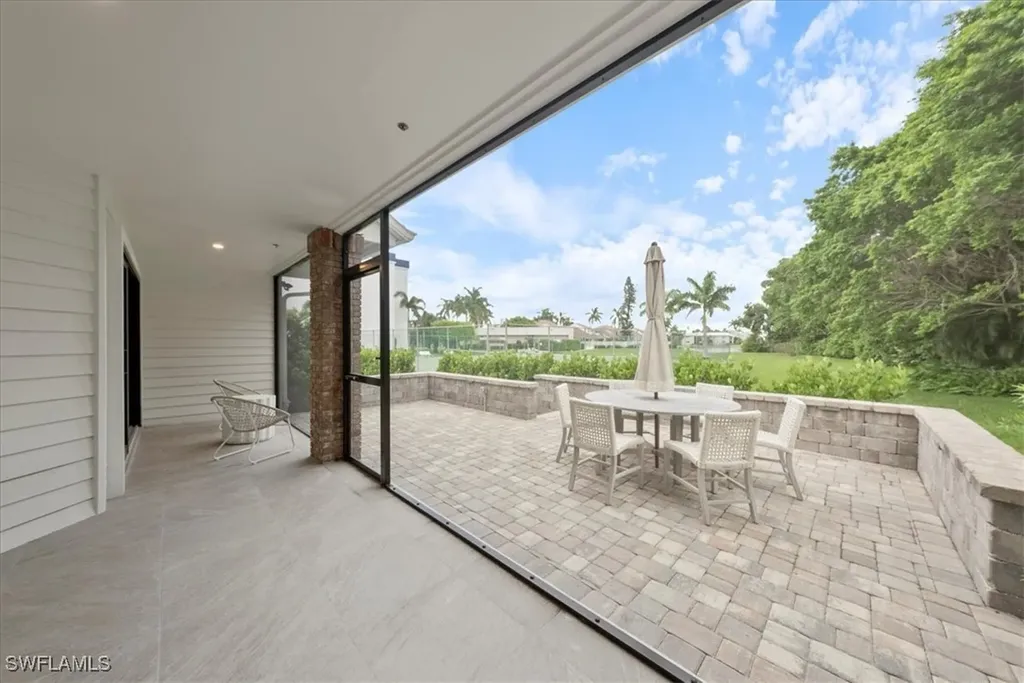 569 Park Shore Drive Naples FL 34103