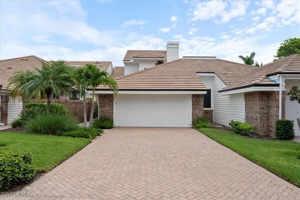 569 Park Shore Drive Naples FL 34103