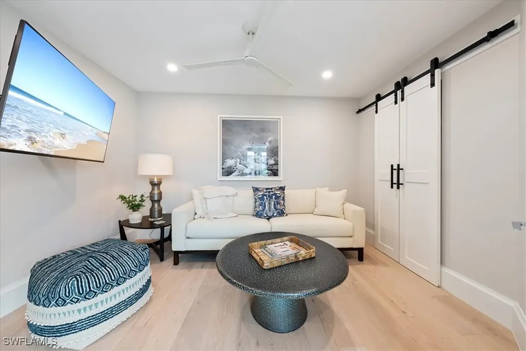 569 Park Shore Drive Naples FL 34103