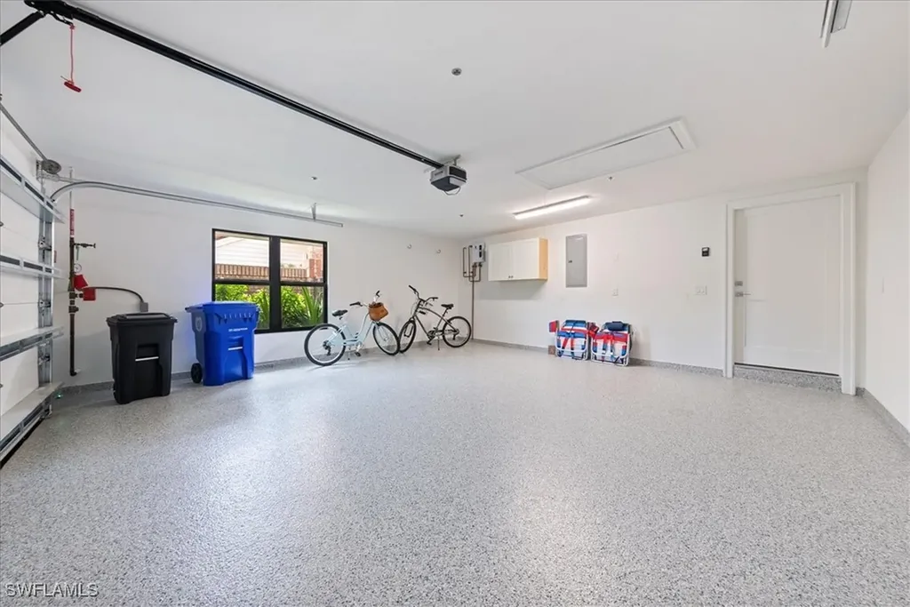 569 Park Shore Drive Naples FL 34103