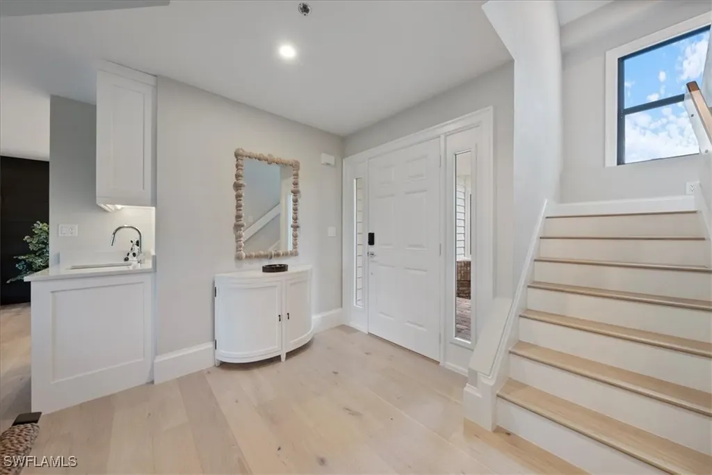 569 Park Shore Drive Naples FL 34103