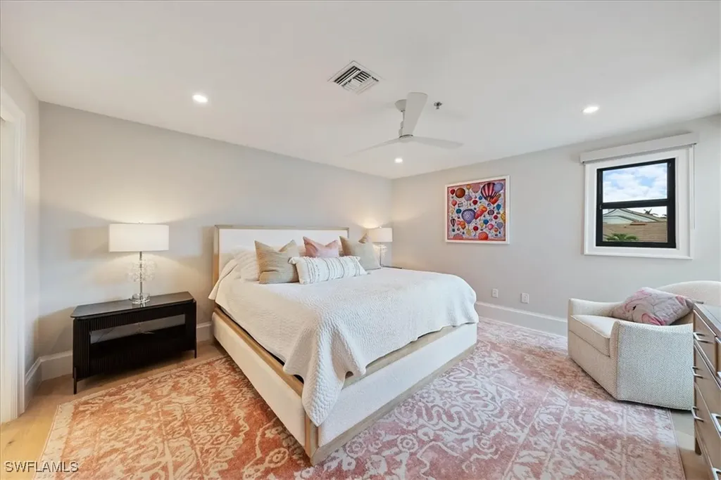 569 Park Shore Drive Naples FL 34103
