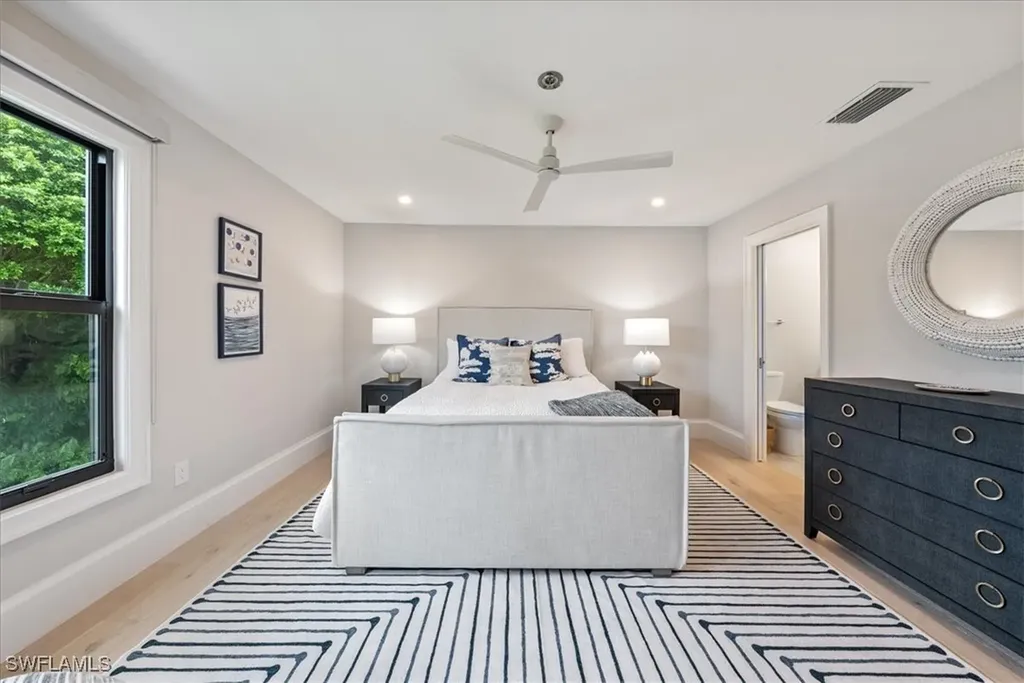 569 Park Shore Drive Naples FL 34103