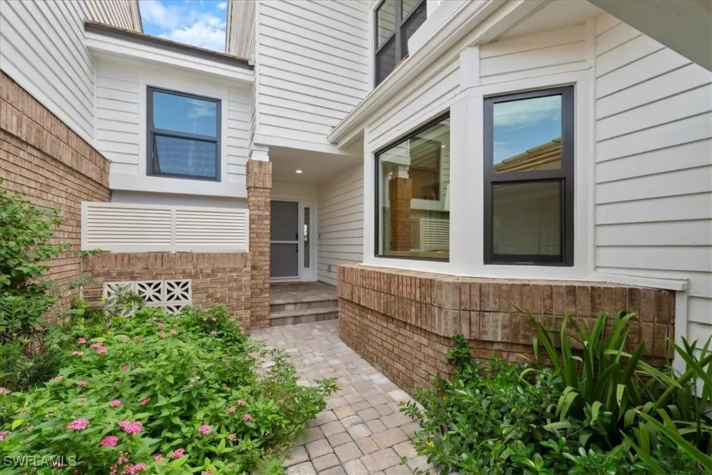 569 Park Shore Drive Naples FL 34103