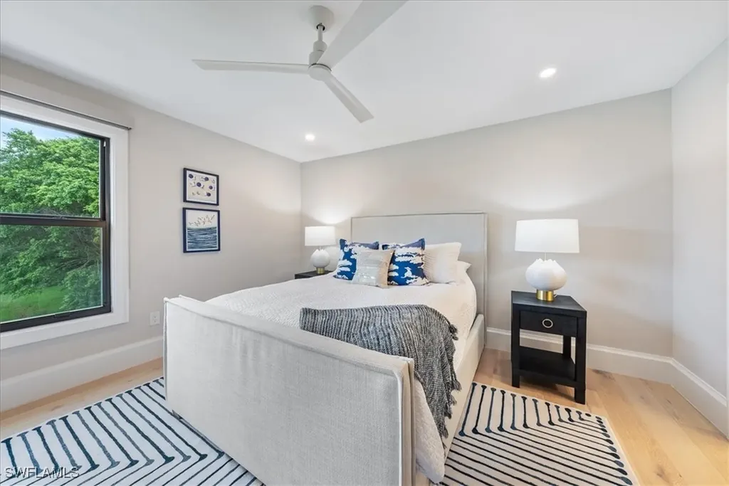 569 Park Shore Drive Naples FL 34103
